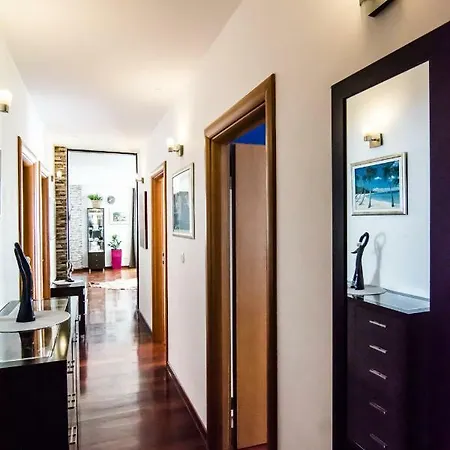 Apartment Luxury Julija *